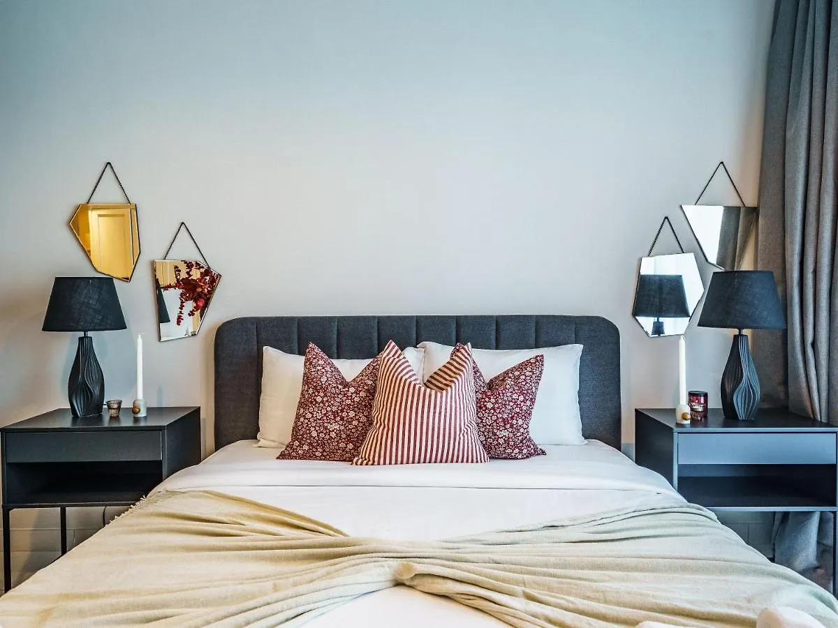 Sweeping Marina View Studio Near The Metro Station Dubai