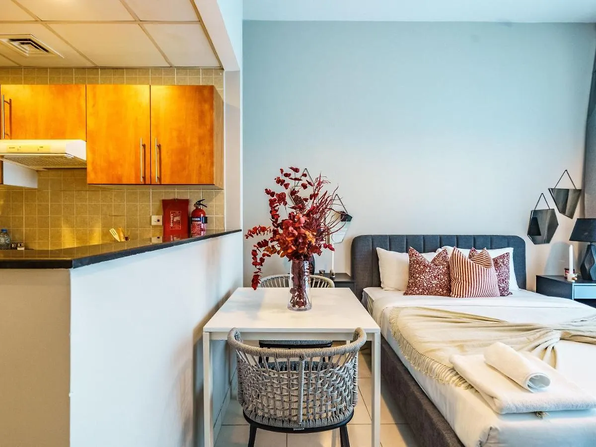 Sweeping Marina View Studio Near The Metro Station Dubai Daire