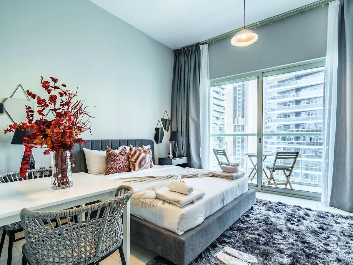Sweeping Marina View Studio Near The Metro Station Dubai