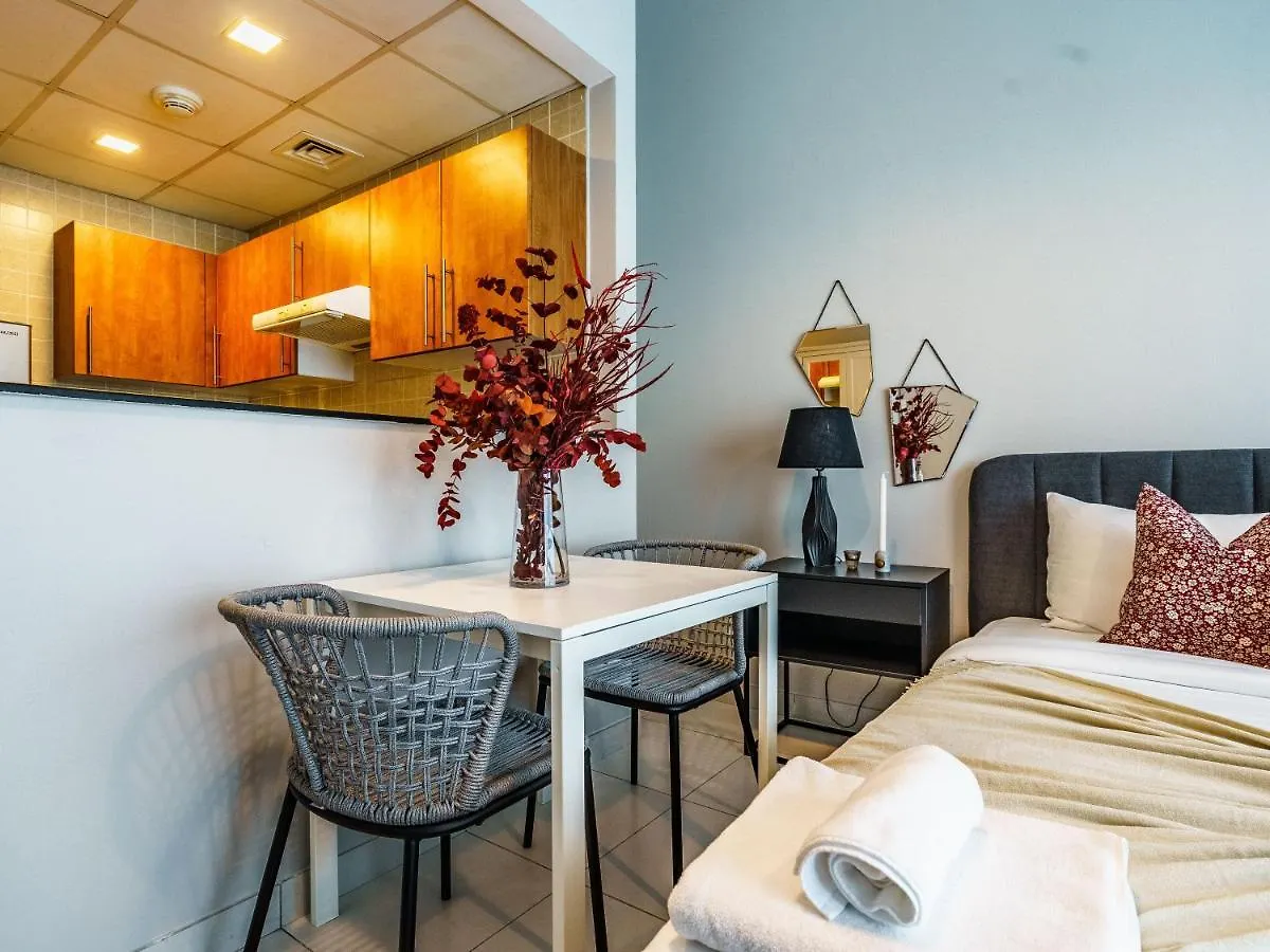 Daire Sweeping Marina View Studio Near The Metro Station Dubai